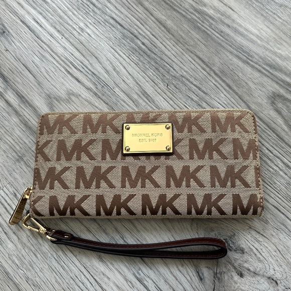 Michael Kors MK ZA Continental Wallet Sig Jacquard Beige Ebony Gold - Picture 1 of 9